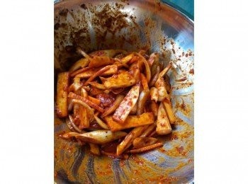 step4: 這是混合好的狀態，放著醃製15-20分鐘入味