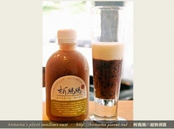 step3: 緊接著將以溫熱的鮮奶緩慢倒入在紅豆紫米粥上。