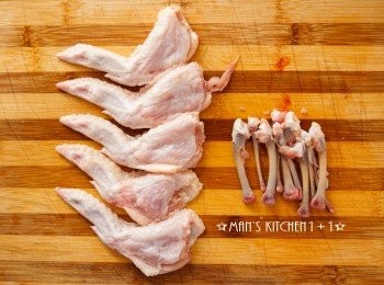 step3: 接著稍微扭轉一下骨頭後就可以將骨頭抽離。