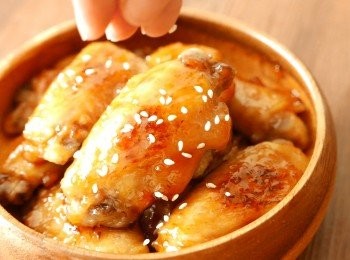 step10: 灑上白芝麻作裝飾即成。