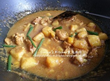 step9: 轉用中火煮3分鐘後熄火蓋上蓋焗30分鐘 , 最後加入青蔥段拌勻 , 上碟後再灑上蔥絲即可