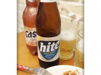 step10: 韓式炸雞一定要配韓式啤酒呀!!! 看你要cass還是hite~~不醉不歸!!!