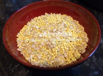 step1: 準備棕米brown rice 和小米millet 各25g