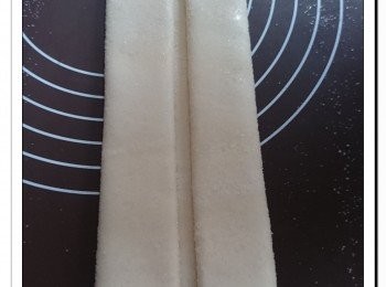 step3: 再向中同摺一次, 中間留少許空間。