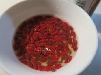 step2: 枸杞泡水