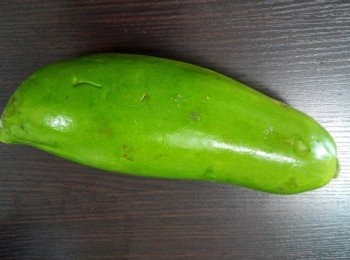 step2: 青木瓜、甘荀去皮刨絲，長青豆切成小段，車厘茄切半