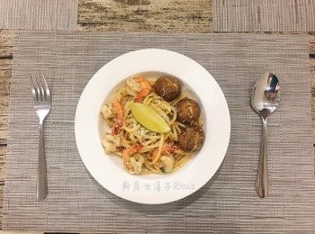 step10: 食用時撒點帕馬森起司再擠點檸檬汁,實在是好滋味啊!!!