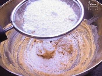 step4: 篩入低筋麵粉