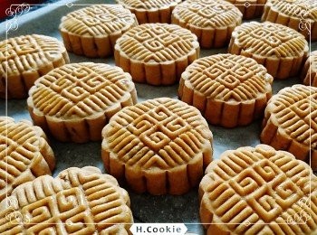 step5: 放入預熱的烤箱（上火220度/下火200度），約15分鐘後取出塗上糖漿，再轉向放入烤箱烤10-15分（表面金黃即可）