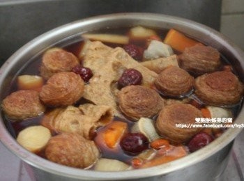 step5: 就開始用大火煮沸後，再轉小火稍微煮30分鐘就可以熄火了。