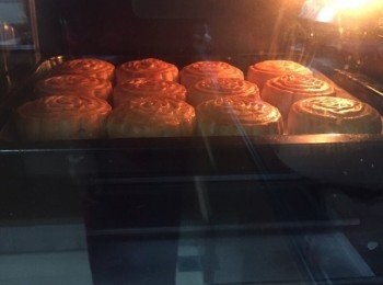step6: 再次放入烤箱，烤箱温度降至170度，继续烤15分钟左右，觀察一下，表面上色均勻即可。待涼，放入容器密封，回油，2-3天