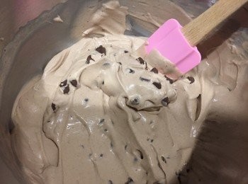 step6: 攪拌好便倒進盒內。