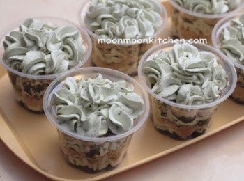 step5: 再於一層消化餅碎，再唧上適量忌廉，重覆以上步驟。