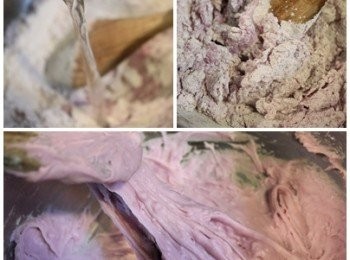 step2: 將煮滾的糖水與粉類攪拌均勻. 燙的糖水會把粉燙成小糰屬正常現象