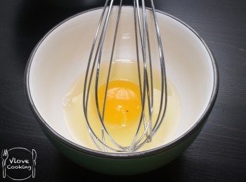 step1: 雞蛋打勻備用