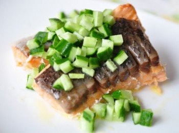 step6: 鋪上準備好的小黃瓜粒