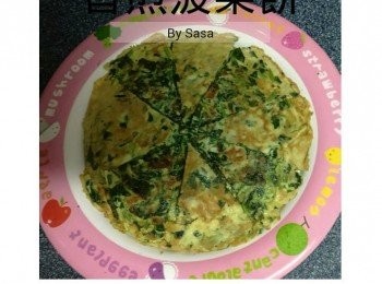 step9: 此份量可以煎5塊6吋大的菠菜餅，將煎好的菠菜餅平均疊起，用刀平均切成8份，將菠菜餅隔開反轉成4塊唔同面即可享用