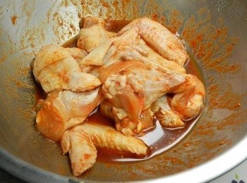 step1: 雞翅與雞腿先用李錦記韓式烤肉醬醃30分