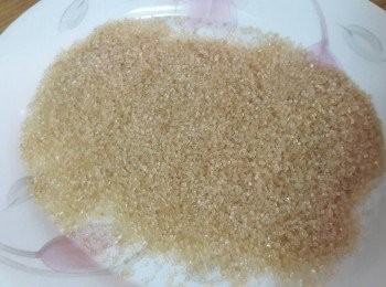 step3: 黃砂糖倒到盤子中