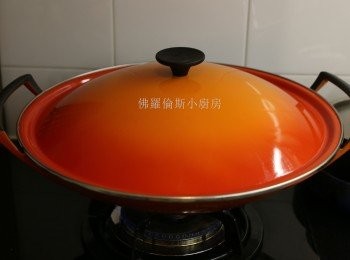 step4: 最後落餘下的白胡椒及水
轉小火焗10分鐘