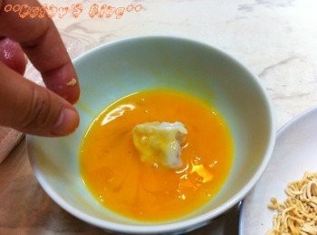 step3: 之後沾上蛋汁~
