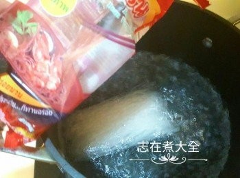 step1: 粉絲浸軟後剪短備用