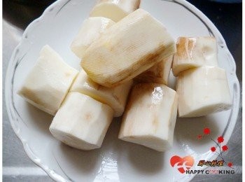 step1: 山藥去皮切段,用電鍋一杯水蒸熟