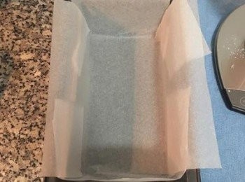 step1: 模具先鋪好烘焙紙