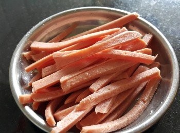 step3: 廚師腸1條切絲
