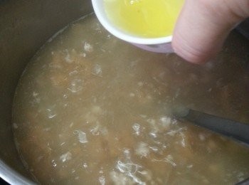 step8: 加入已拌勻之馬蹄粉打茨,再加入蛋白拌勻即可