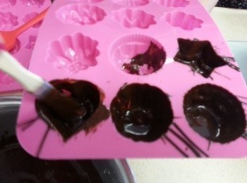 step2: 塗上矽膠模内。