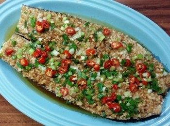 step5: 燒滾油淋上茄子,最後加上甜豉油即成