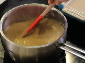 step8: 將蛋糊倒回鍋中小火煮至濃稠後熄火