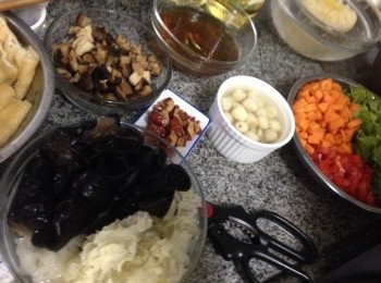 step1: 先將所有釀料凖備好並切粒，（部分材料須先氽水可以先做才切粒）