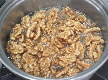 step4: 放入熱油鍋炸至金黃色，約需三分鐘