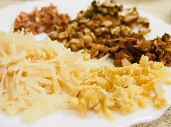 step2: 所有材料切粒（瑤柱用手撕開）