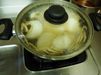 step8: 蓋上鍋蓋熬煮到蘿蔔軟嫩即可