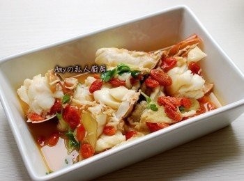 step3: 加入浸泡的枸杞當歸及米酒,煮至酒精揮發,留下酒香加入少許海鹽調味,即可熄火起鍋。