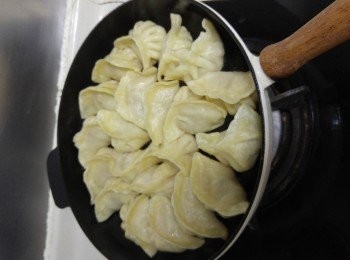 step7: 煎到底部成金黄色，即可上碟。