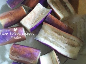 step3: 將汆燙好的茄子塊放入冰水中冷卻