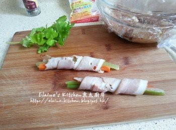 step5: 盛起放在煙肉片上卷起 (每片煙肉用兩條西芹條及一條甘旬條)