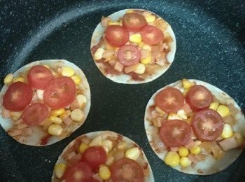 step8: 放入切好的車厘茄