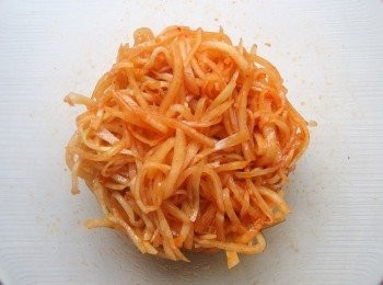 step6: 先試吃一下再調整口味,喜歡酸一些或辣一些都可以增減用量。可放冰箱冷藏30分鐘會更入味喔!