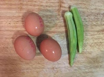 step1: 秋葵洗淨備用。