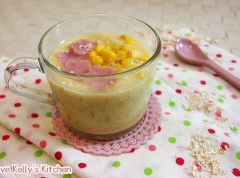 step4: 將切好的火腿絲和餘下的粟米粒鋪在燕麥上，最後灑上少許芝麻便完成