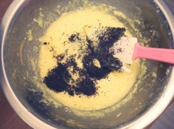 step3: 將茶包內的茶葉粒倒入~~