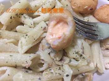 step19: 最後再灑上適量羅勒碎 於長通粉上即可享用～完成 ❤️