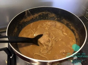 step3: 7.   試啱味就可以落生粉芡，當濃度調較到OK 就成功喇！