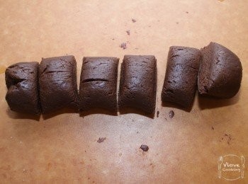 step6: 分成6份, 用保鮮紙包好放入雪櫃(不是冰格) 備用