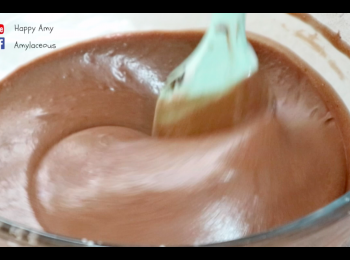 step8: 將蛋白分3次輕輕拌入麵糊。